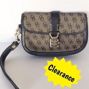 Dooney & Bourke wristlet